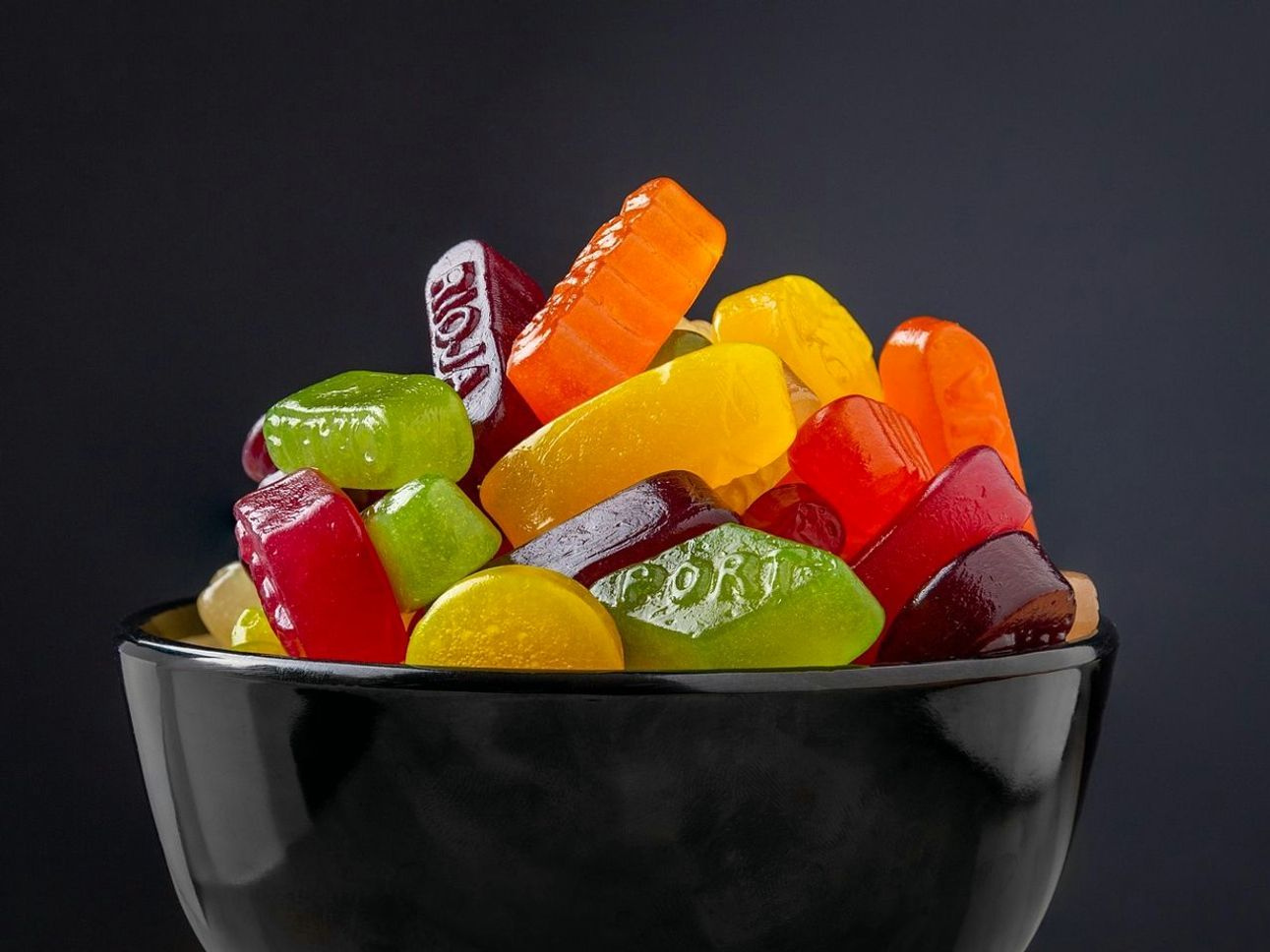 Gummy fruit slices